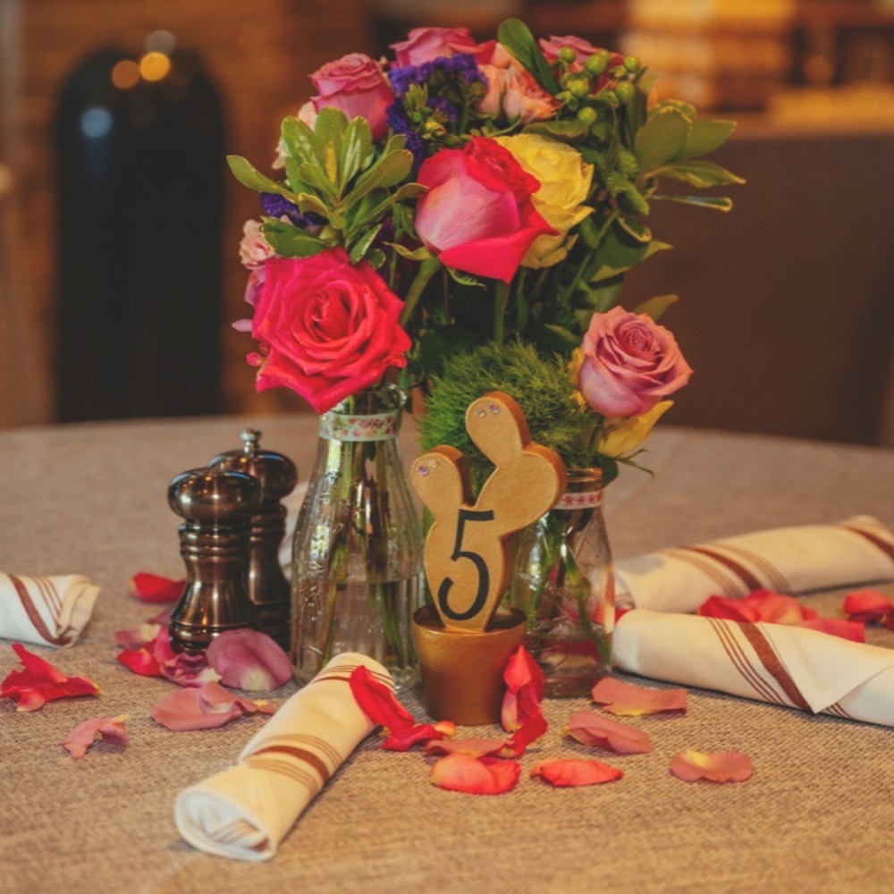12 Gold prickly pear cactus table numbers - Picture 2 of 3